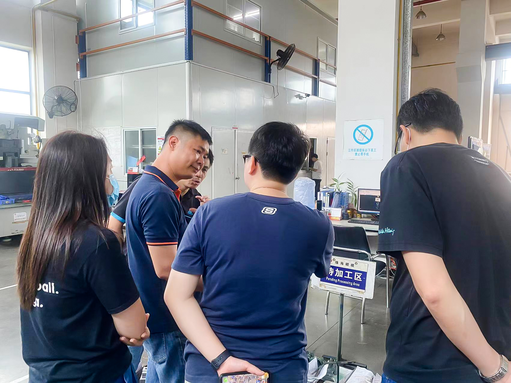 Customers visit our company to customize plastic injection molding