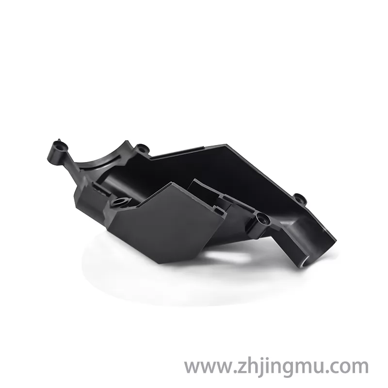 Injection molding of agricultural machinery plastic parts